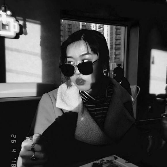 Meet your Posher, Ellen - Picture 1 of 1